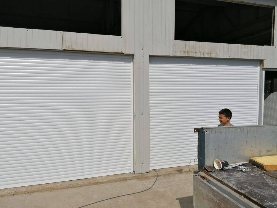 Usa de garaj rulou din aluminiu