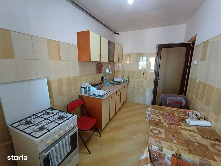 Apartament trei camere - Zona Școala Nr. 9 - 84 mp