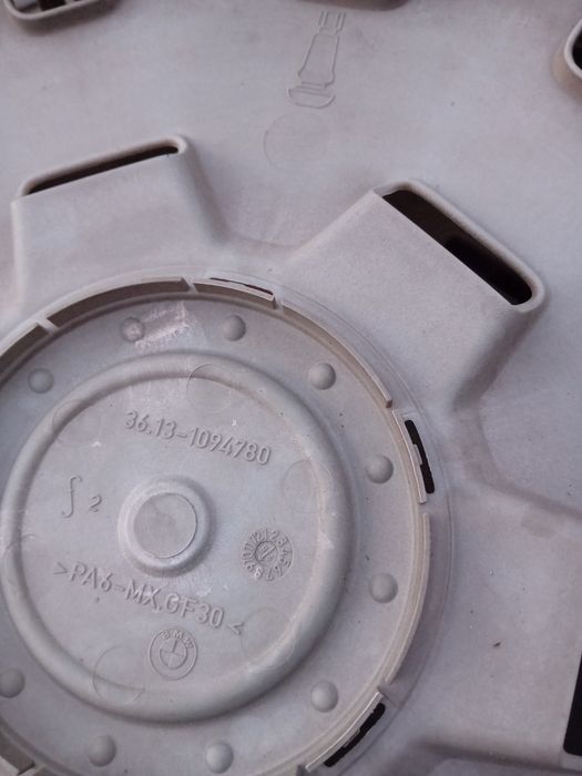 Продавам оригинални тасове от БМВ 15цола BMW