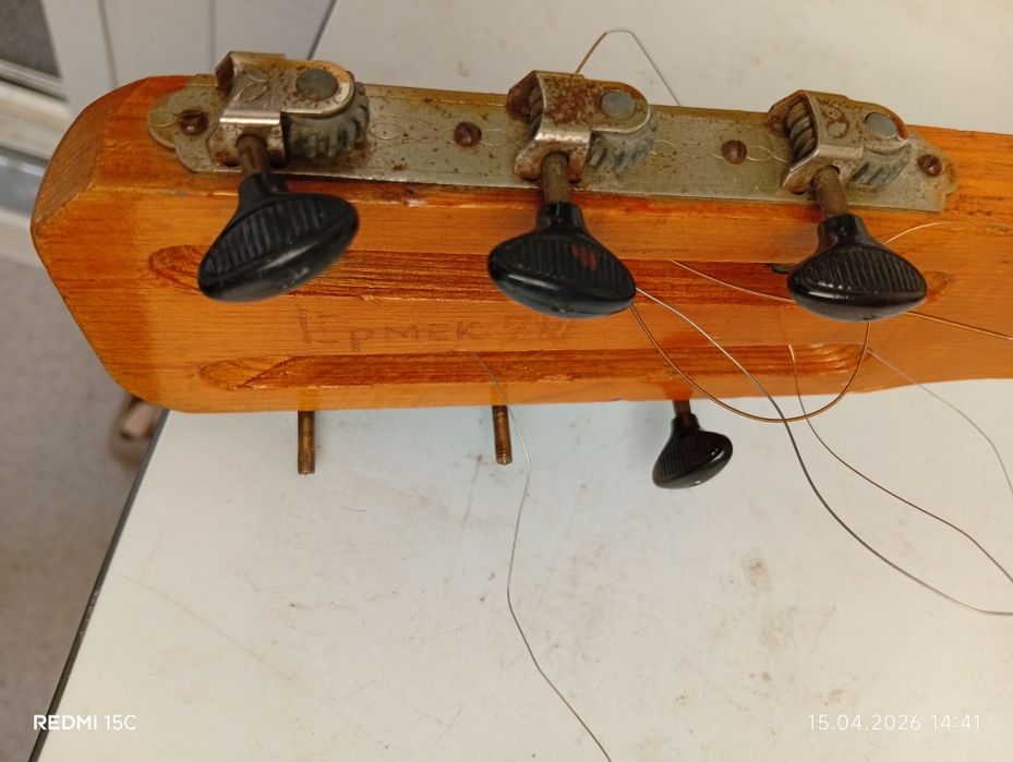 Срочно продам гитару