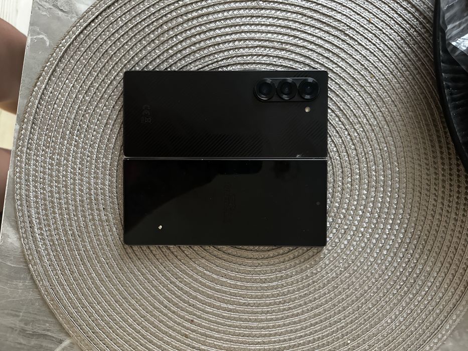 Samsung Galaxy Z Fold 6 Карбон