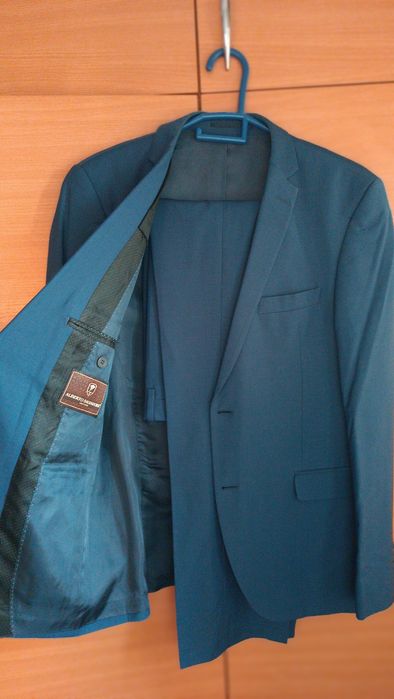 Продам мужские костюмы