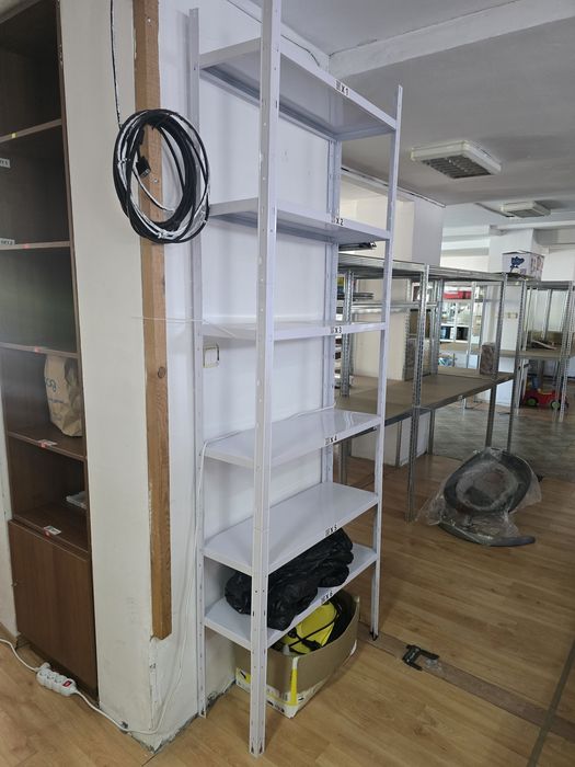 Разпродажба на метални стелажи