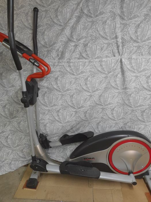 Продам элипсный тренажор