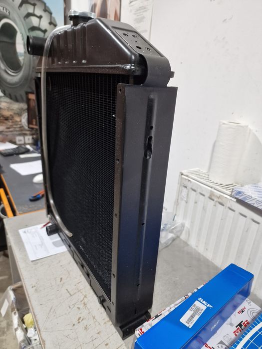Radiator tractor fiat 615 650 fiat 715 750 import Italia  este din