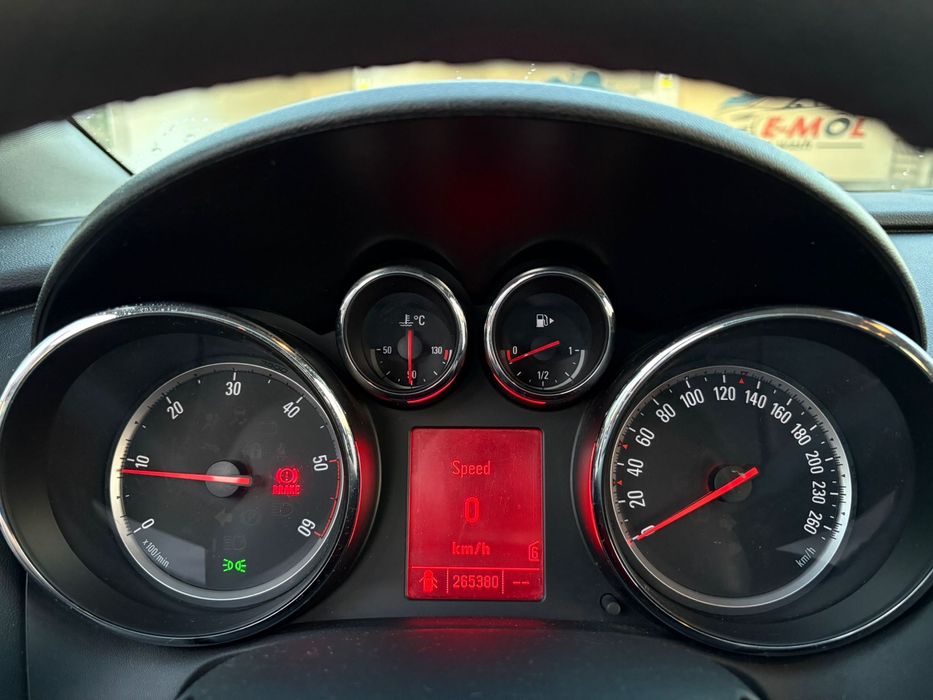 Vând Opel astra J 2010