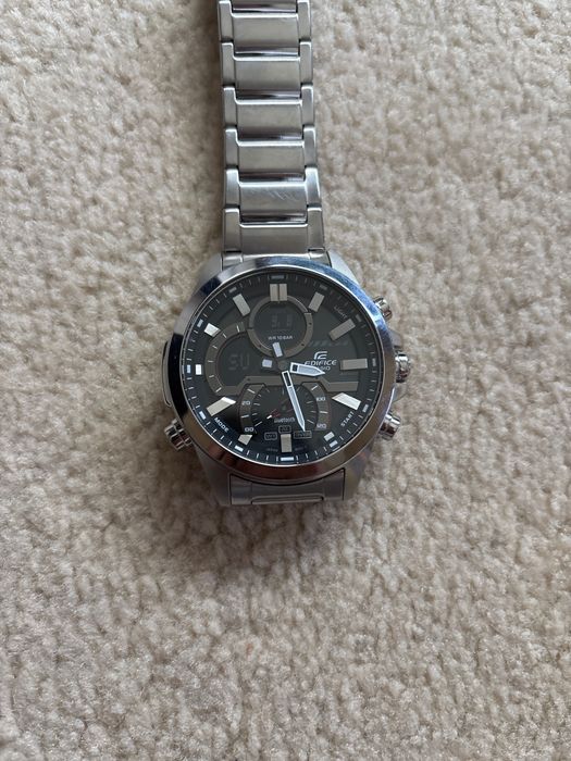 Часовник CASIO E