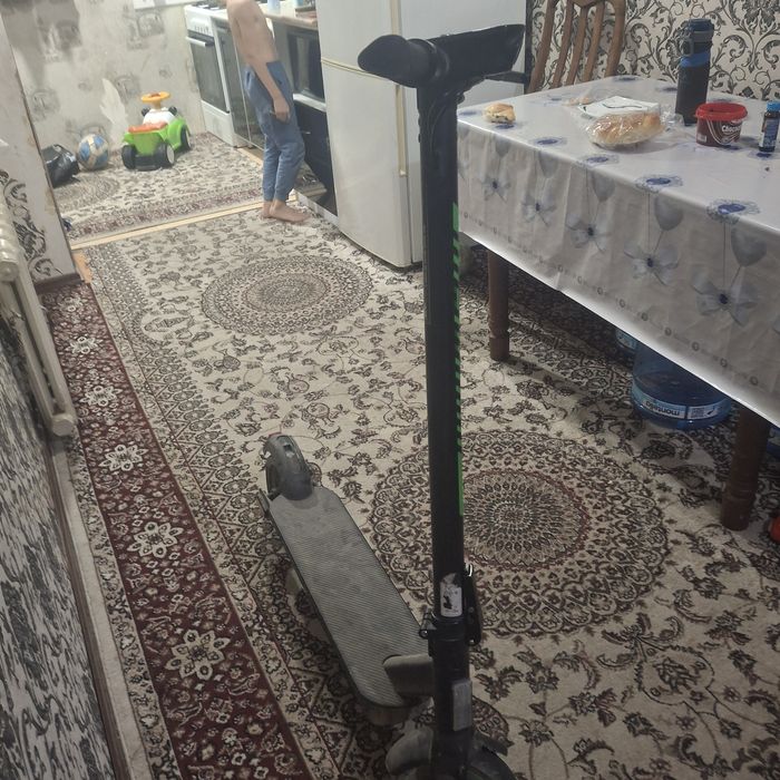 Продаю срочно самокат электрический