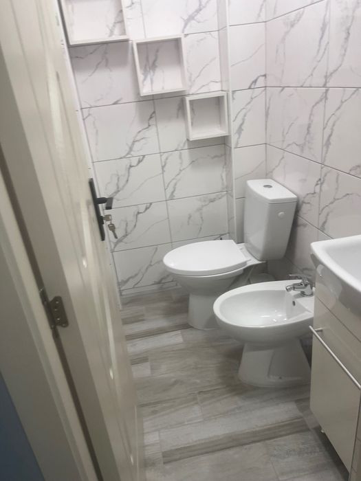 Închiriez Apartament