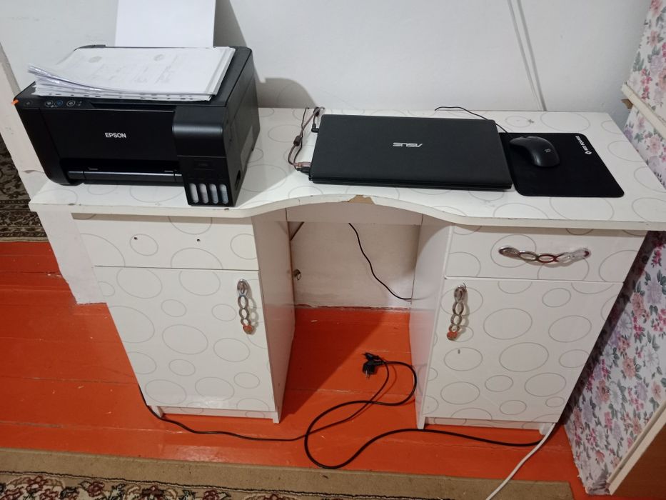 Сабаққа жазуға арналған стол