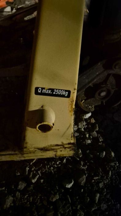 Палетна количка 2500кг