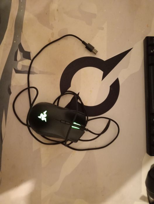 vând mouse Razer Mamba ușor negociabil