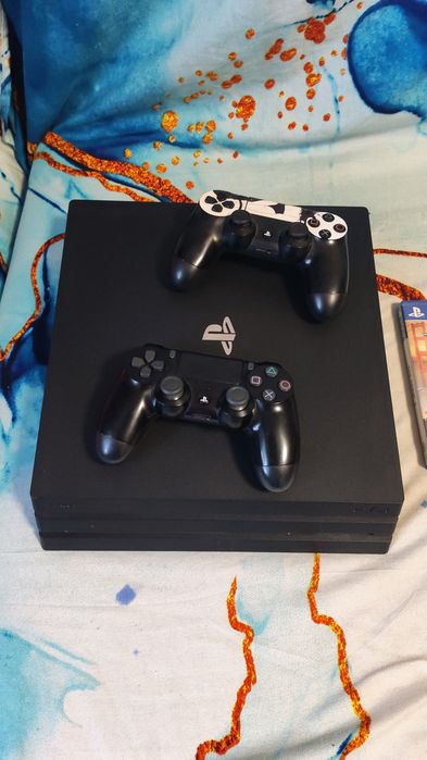 Vând ps 4 pro preț 600 de lei