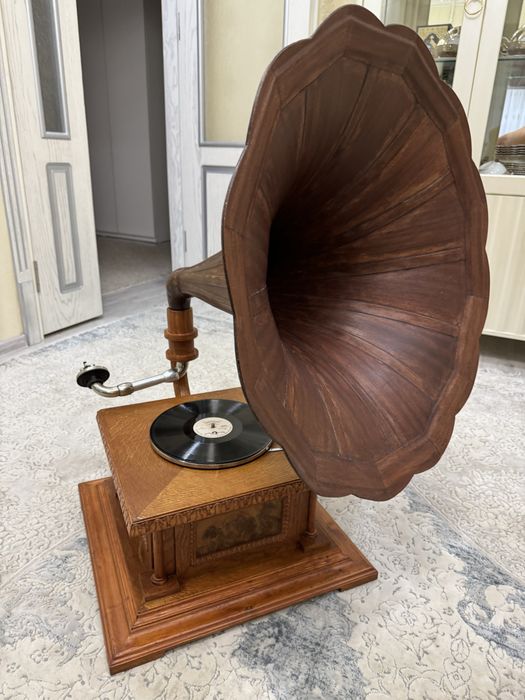 Подаётся Граммофон Патифон, Антиквар, Ретро