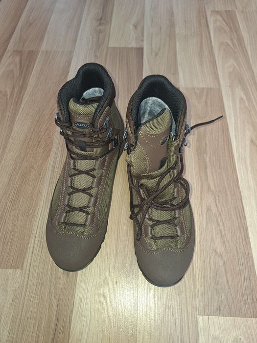 Bocanci militari AKU