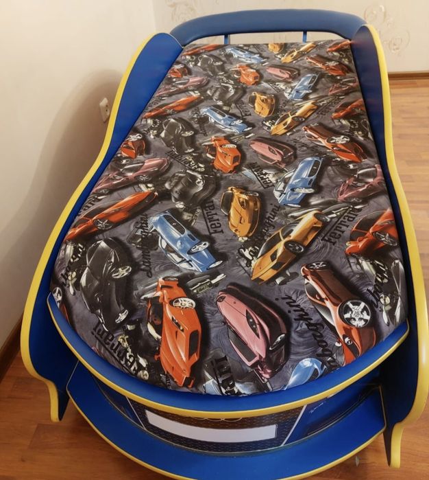 Машинка кровать детская.