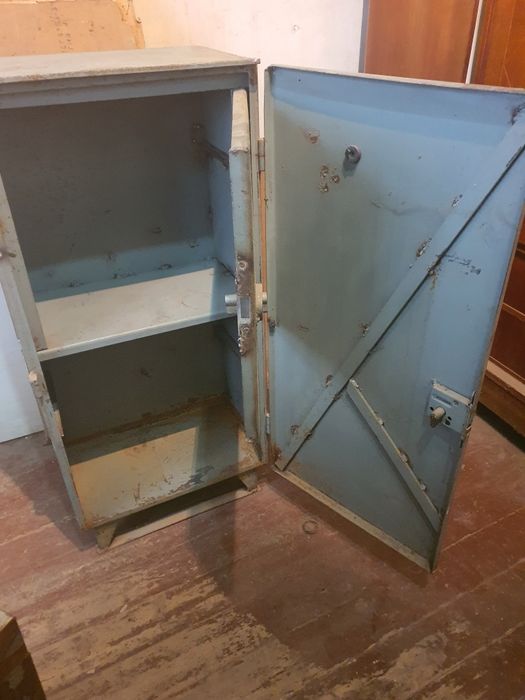 Продаётся Сейф 113×50×35