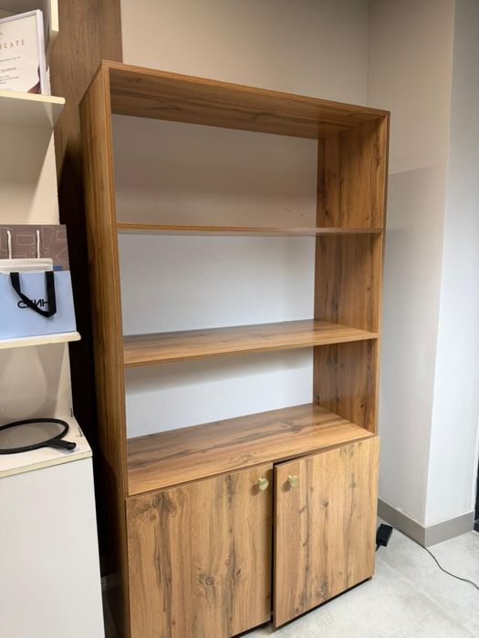 Шкаф большой витринный