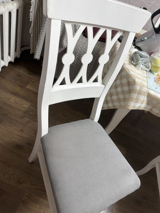 Продам стол кухонный и 12 стульев