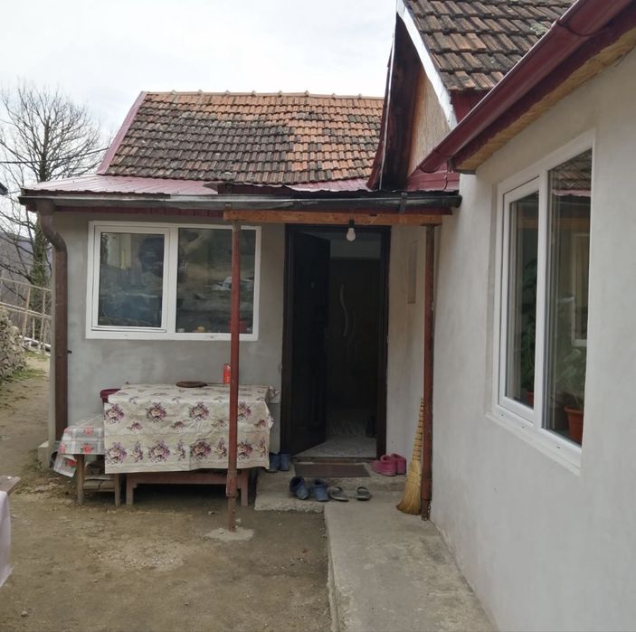 Vand teren zona de deal 9,5 Ha, si Casa de Vacanta