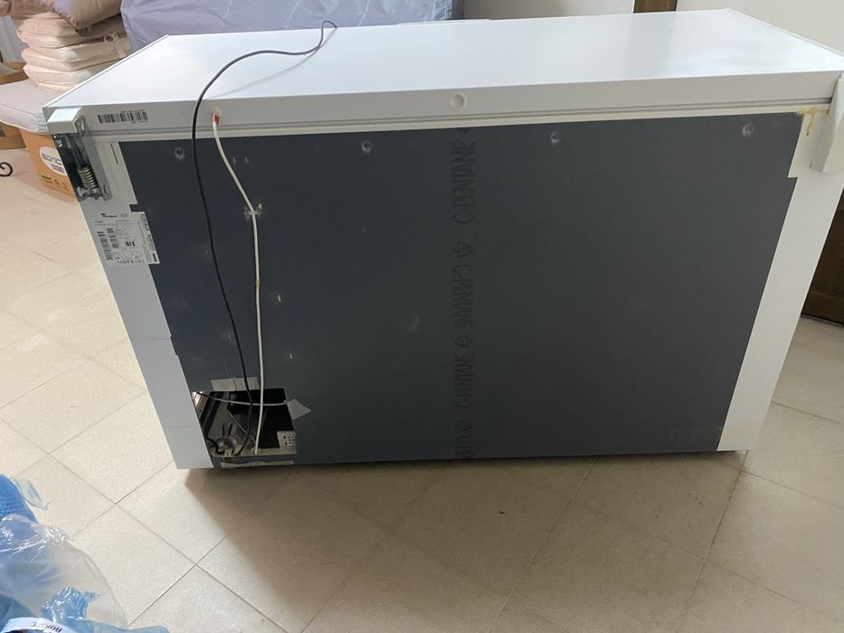 Vand ladă frigorifica mare,140/65/70 cm Whirlpool WHM 3911