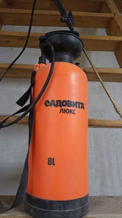 Продам Опрыскиватель садовый  пневматический