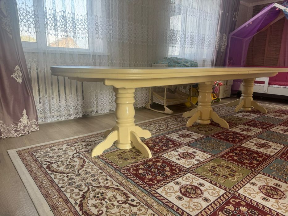 Стол для гостиной