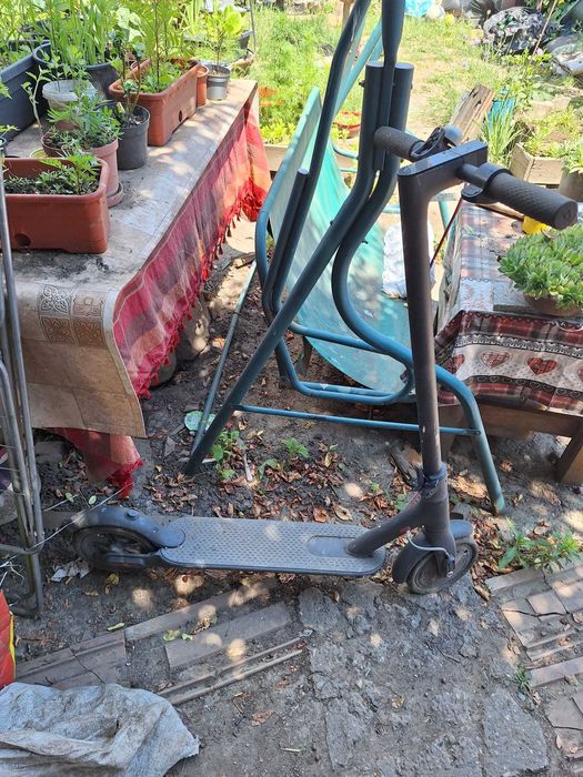 Trotineta electrică fără baterie în rest este foarte buna