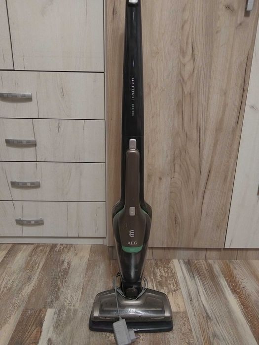 Акумолаторна прахосмукачка AEG