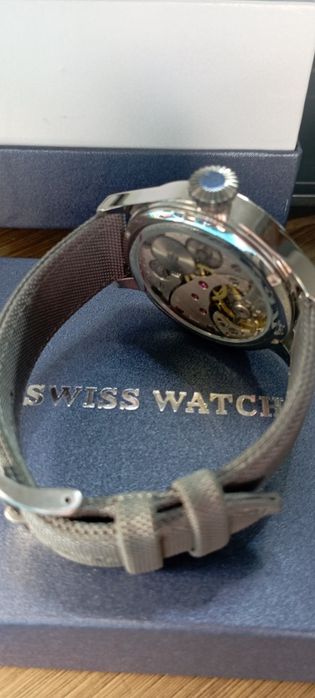 Продам часы механические СССР