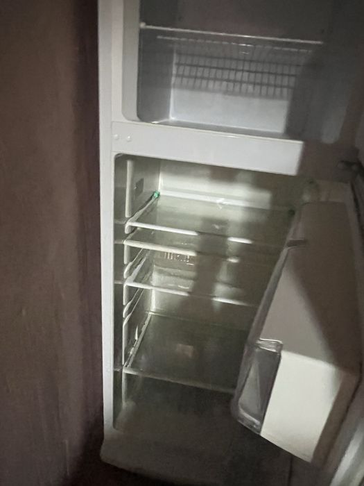 Холодилник почти новыи