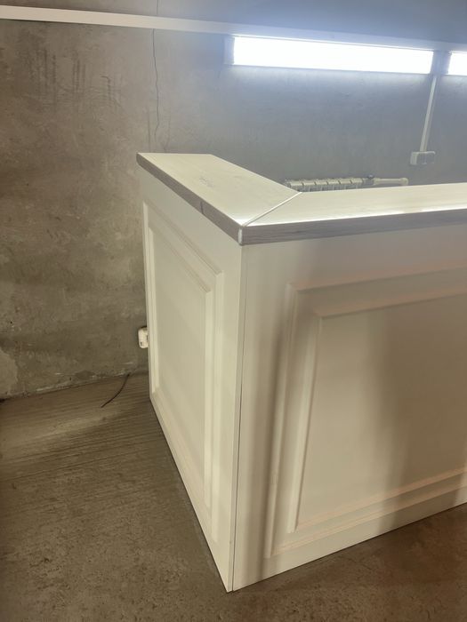 Продам стол ресепшн