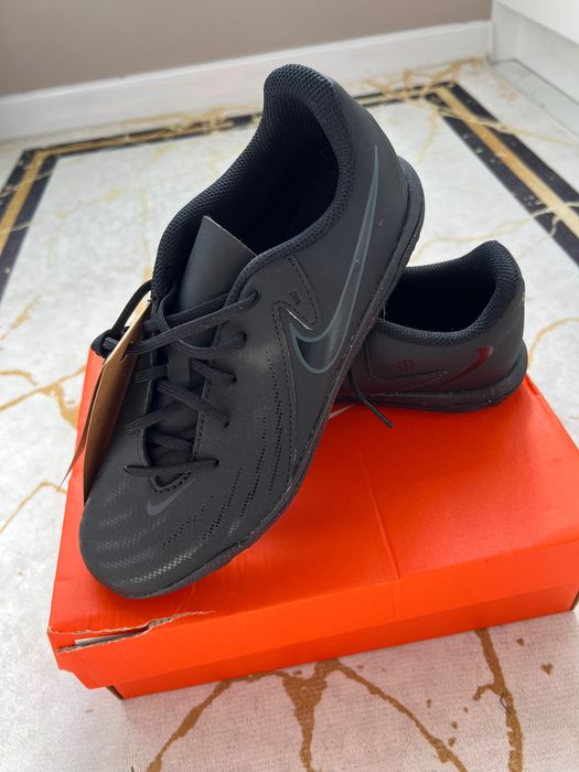 Детски футболни обувки Nike чисто нови