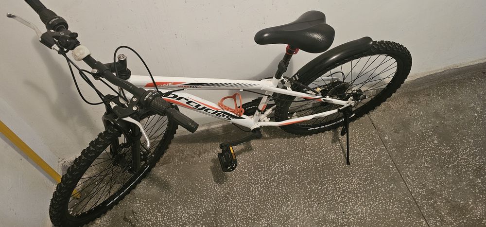 Bicicleta aproape noua