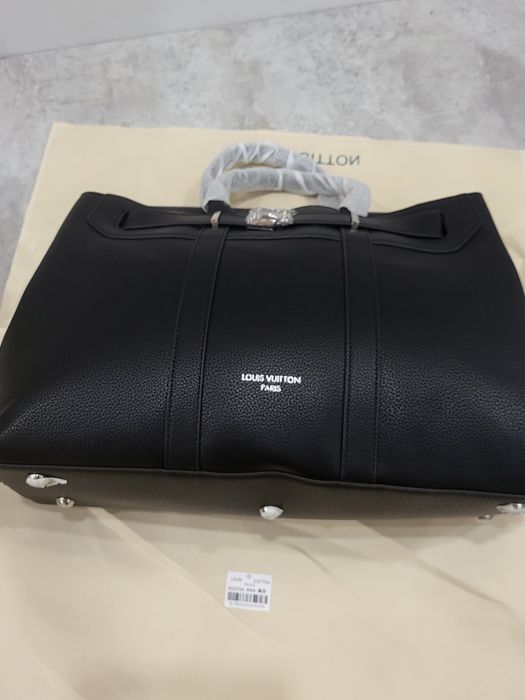 Georges Tote MM 41 x 29 x 14 cm
(Length x Height x Width)