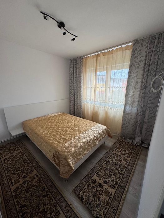 Închiriez apartament central Vălenii de Munte