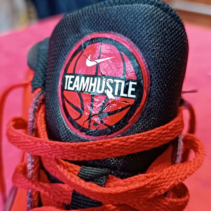Adidași Nike team hustle D9