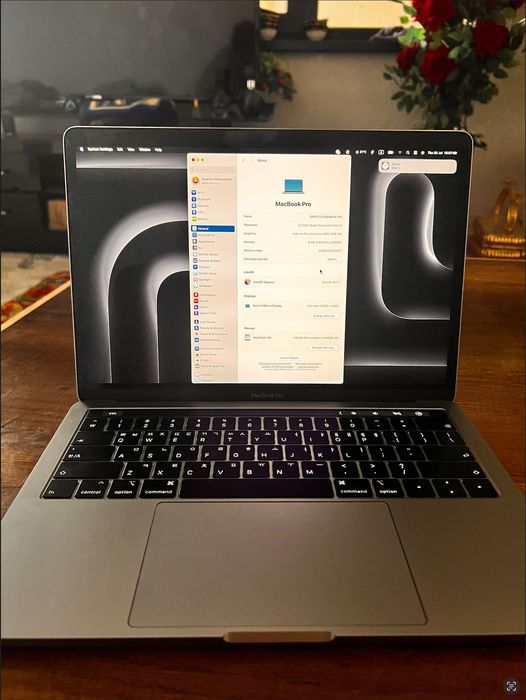 MacBook Pro 2018 core I5 13'3inch original zaryatkasi bilan
