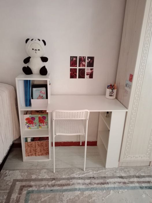 Шкаф и рабочий стол