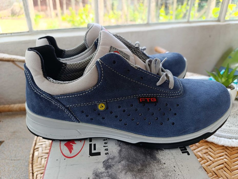 Продавам работни обувки с метално бомбе