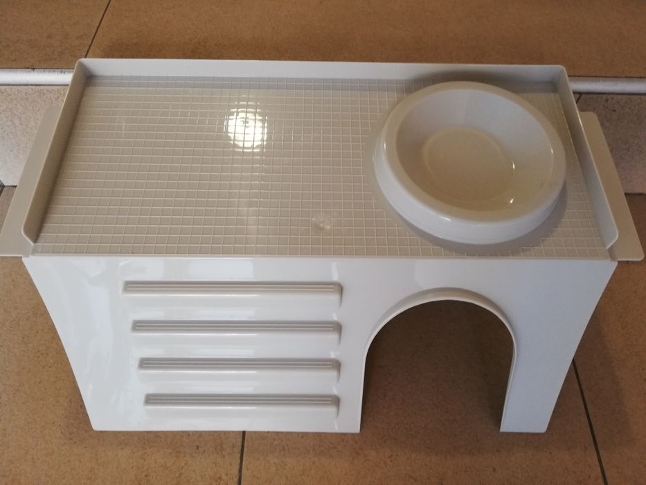 Къщичка или Поилка за вода за зайче, хамстер, морско свинче или др.