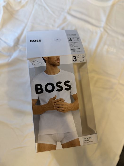 BOSS set 3 tricouri albe cu logo piept bumbac marimea S noi