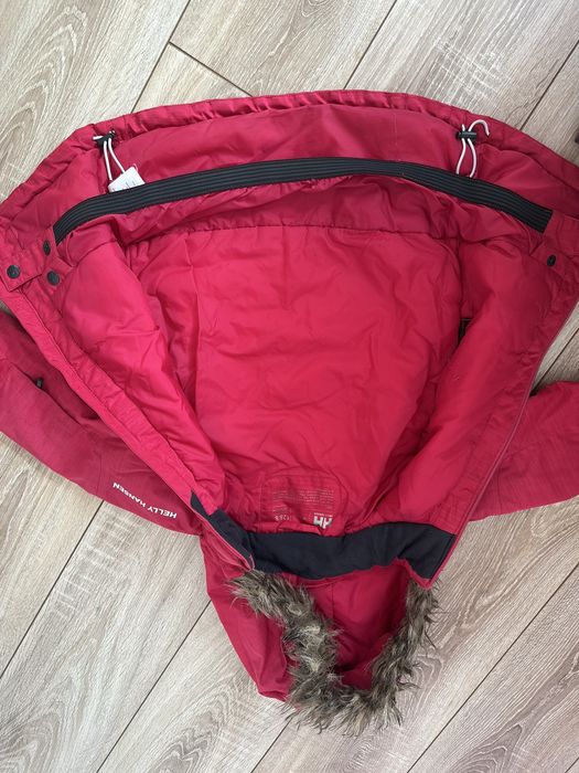 Зимно яке за момиче размер 128 helly hansen
