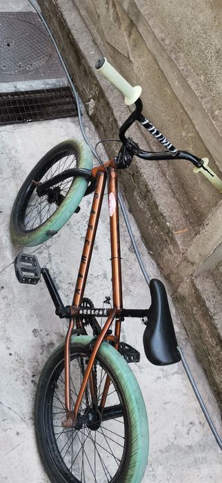Bicicleta BMX CULT si Rockrider 500