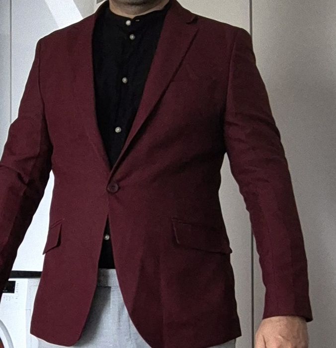 Vând sacouri și pantaloni