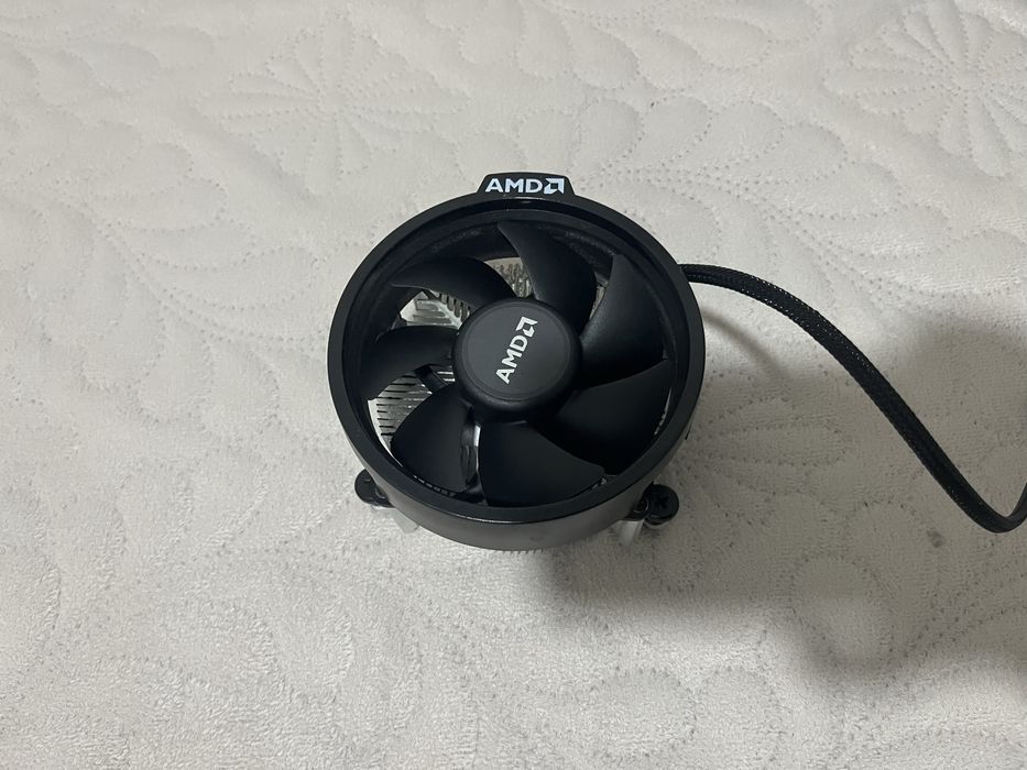 Продавам охладител за ryzen 5 5600x поради наличие на друг