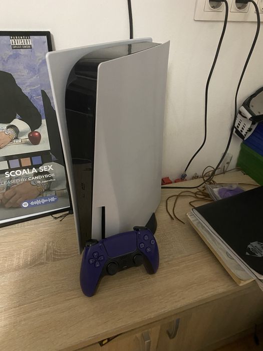 Consola PlayStation 5 cu disc si 8 jocuri