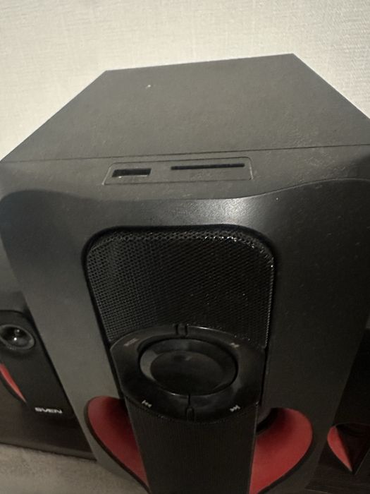 Продам колонки Sven MS-304 в ОТЛИЧНОМ СОСТОЯНИИ С Bluetooth,USB,SD