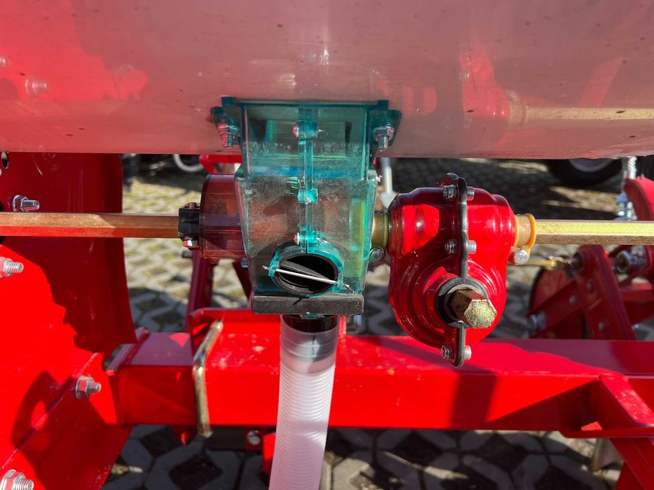 Semanatoare de porumb Agramix 2 randuri cutie fertilizare mare