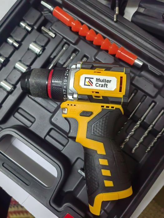 Продам набор шуруповерт новый